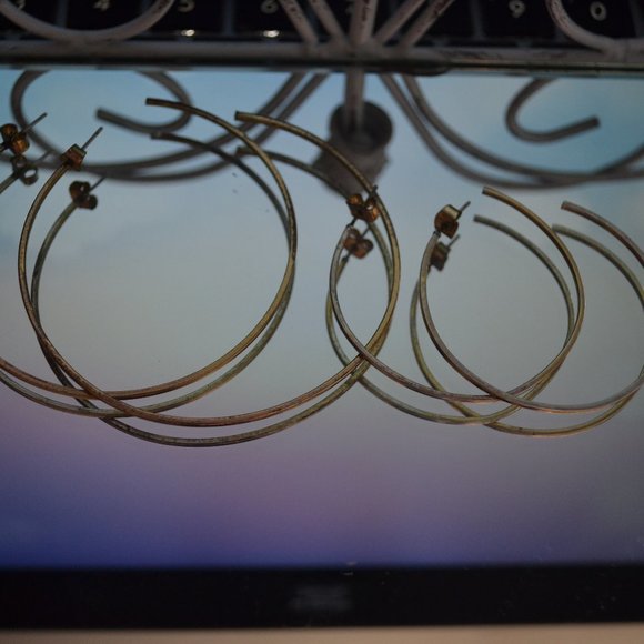 ✨ FREE ✨ 2 Pairs Hoop Earrings - Picture 4 of 4